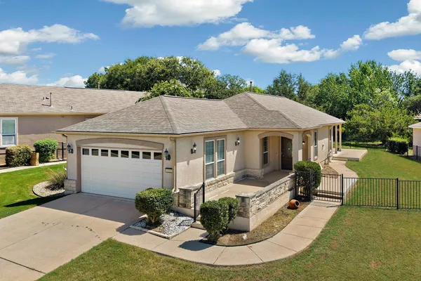 Property Slideshow image 3 of 38 | 520 mill pond path, Georgetown, TX, 78633