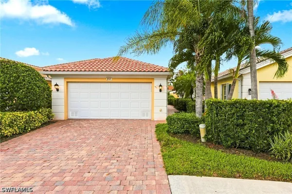 Property Slideshow image 2 of 50 | 8141 xenia ln, Naples, FL, 34114