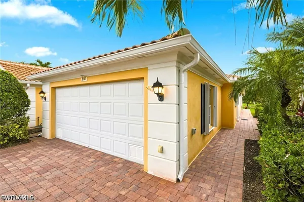 Property Slideshow image 3 of 50 | 8141 xenia ln, Naples, FL, 34114