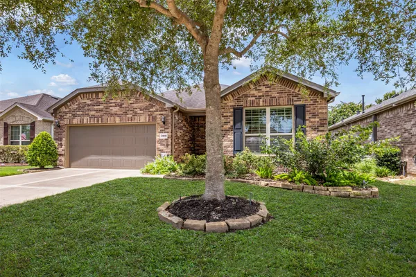 Property Slideshow image 2 of 44 | 3915 mossycup ln, Richmond, TX, 77469
