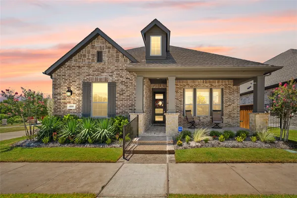 Property Slideshow image 2 of 40 | 4800 cypress thorn dr, Arlington, TX, 76005