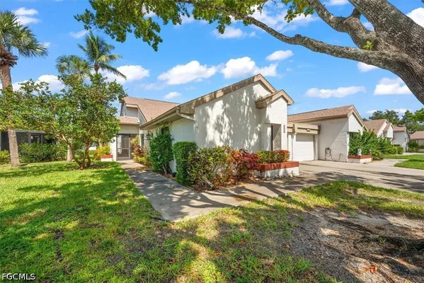 Property Slideshow image 2 of 31 | 1787 pine glade cir, Fort Myers, FL, 33907