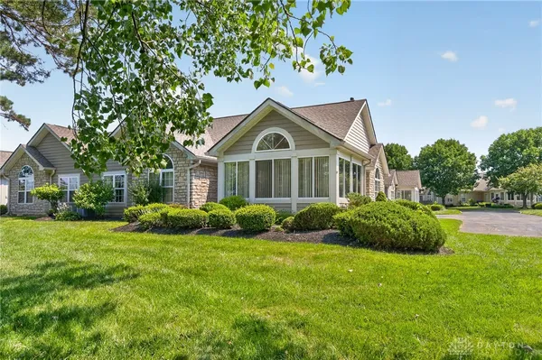 Property Slideshow image 2 of 45 | 224 edinburgh village dr, Washington Twp, OH, 45458