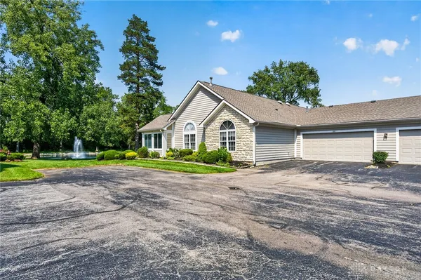 Property Slideshow image 3 of 45 | 224 edinburgh village dr, Washington Twp, OH, 45458
