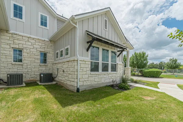 Property Slideshow image 3 of 31 | 105 harborside dr 101, San Marcos, TX, 78666