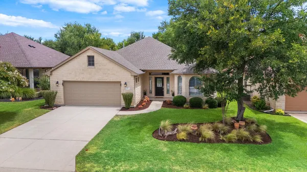 Property Slideshow image 2 of 29 | 916 heritage oaks bnd, Georgetown, TX, 78633