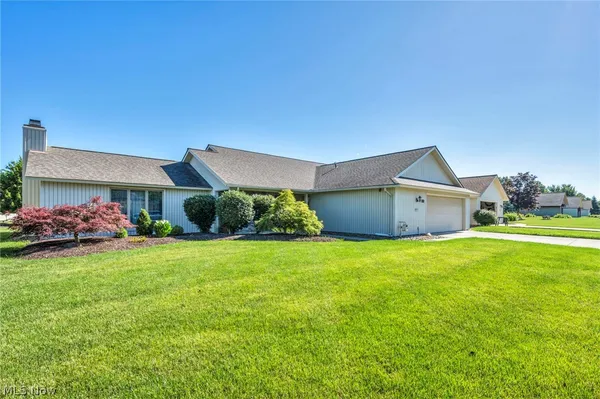 Property Slideshow image 3 of 45 | 32912 woodstone cir, North Ridgeville, OH, 44039