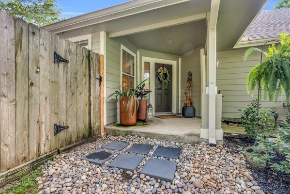 Property Slideshow image 2 of 30 | 3 darlinghurst dr, Conroe, TX, 77384