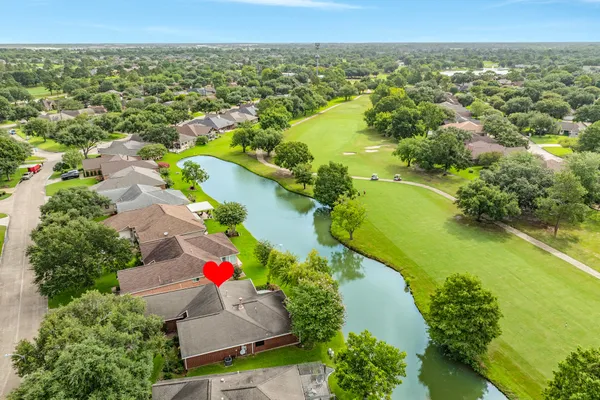 Property Slideshow image 2 of 48 | 803 w peach hollow cir, Pearland, TX, 77584