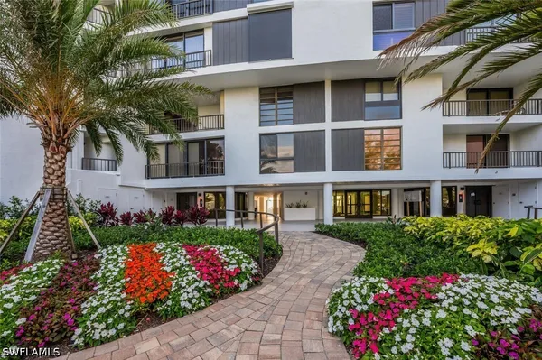 Property Slideshow image 2 of 49 | 2381 gulf shore blvd 503, Naples, FL, 34103