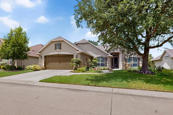 Property Slideshow image 2 of 40 | 9704 grandview dr, Denton, TX, 76207