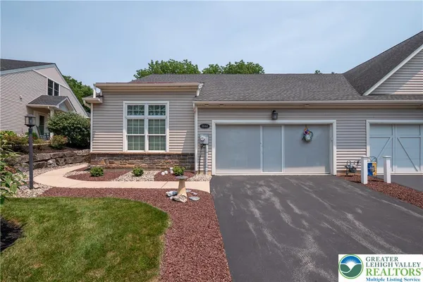 Property Slideshow image 3 of 49 | 5544 briar ln, Whitehall Twp, PA, 18052