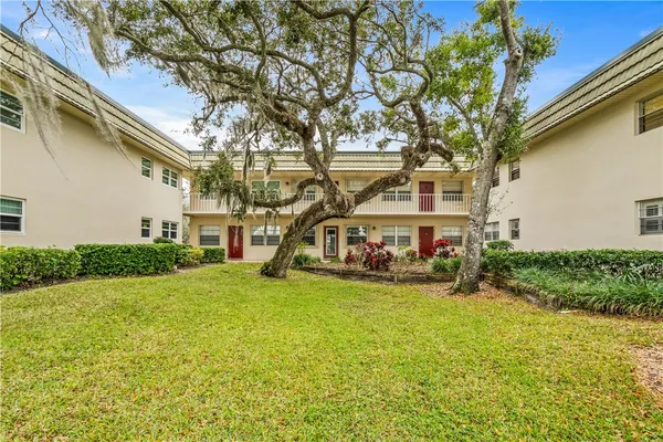 Property Slideshow image 2 of 35 | 11 vista gardens trl 204, Vero Beach, FL, 32962