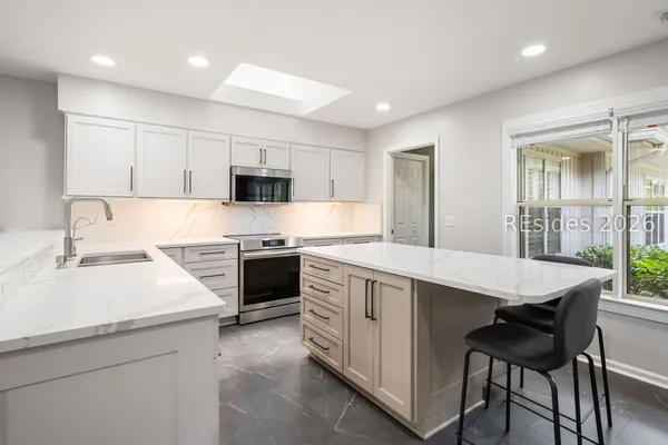 Property Slideshow image 2 of 51 | 9 wild holly ct, Hilton Head Island, SC, 29926