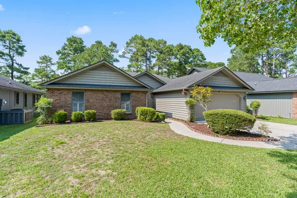 Property Slideshow image 3 of 39 | 220 cedar ridge ln, Conway, SC, 29526