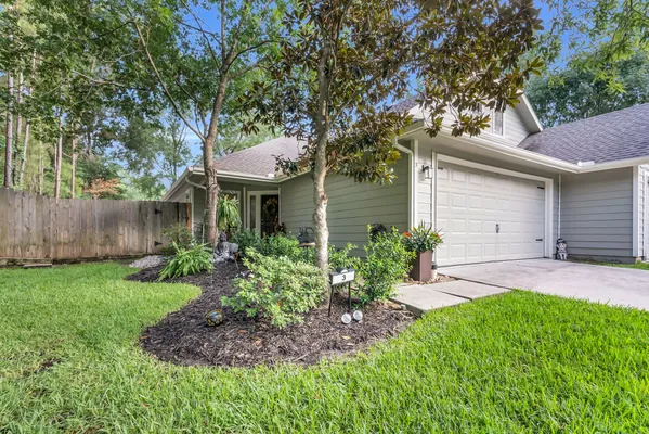 Property Slideshow image 2 of 30 | 3 darlinghurst dr, Conroe, TX, 77384