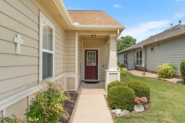 Property Slideshow image 3 of 23 | 334 portsmouth dr, Georgetown, TX, 78633