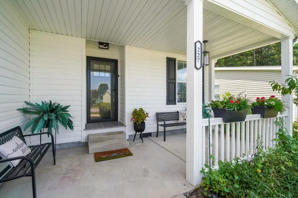 Property Slideshow image 2 of 42 | 227 lakeside crossing dr, Conway, SC, 29526