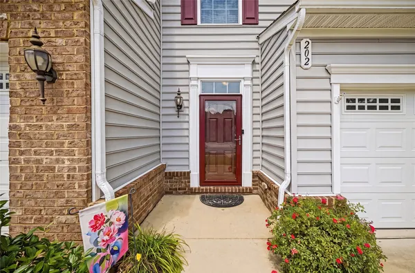 Property Slideshow image 3 of 41 | 202 boltons mill pkwy 16b, Williamsburg, VA, 23185
