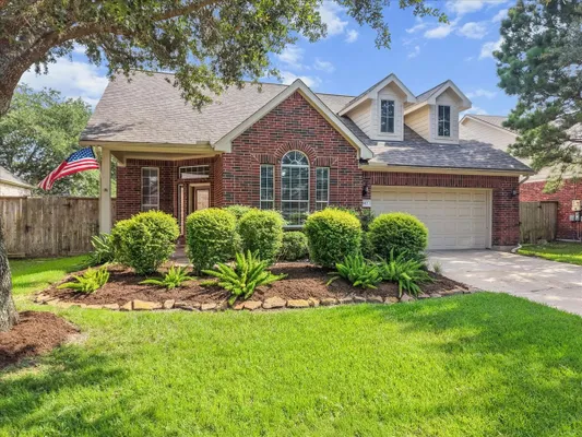 Property Slideshow image 3 of 49 | 1612 s lago vista dr, Pearland, TX, 77581