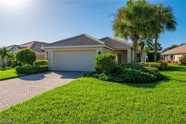 Property Slideshow image 2 of 35 | 10083 oakhurst way, Fort Myers, FL, 33913