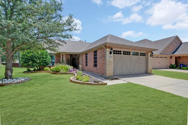 Property Slideshow image 2 of 32 | 7444 saint petersburg dr, Frisco, TX, 75036