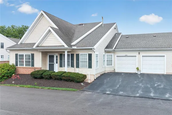 Property Slideshow image 2 of 32 | 4690 blue grass ln, Lower Macungie Twp, PA, 18062