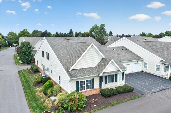 Property Slideshow image 3 of 32 | 4690 blue grass ln, Lower Macungie Twp, PA, 18062
