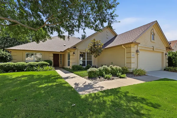 Property Slideshow image 2 of 36 | 10509 cascade dr, Denton, TX, 76207