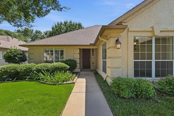 Property Slideshow image 3 of 36 | 10509 cascade dr, Denton, TX, 76207