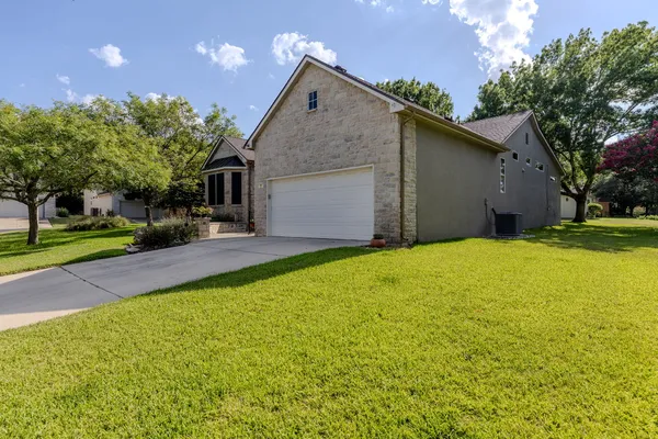 Property Slideshow image 3 of 35 | 101 morning glory cir, Georgetown, TX, 78633