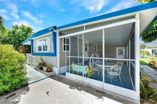Property Slideshow image 2 of 25 | 522 menton ln, Naples, FL, 34112