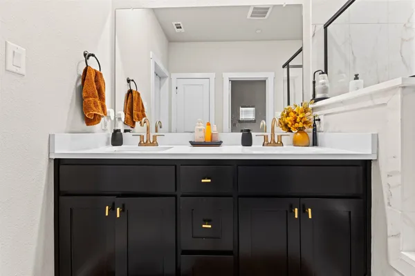 Property Slideshow image 3 of 29 | 605 laurel ln, Wylie, TX, 75098