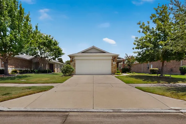 Property Slideshow image 2 of 40 | 7420 wiley ln, Frisco, TX, 75036