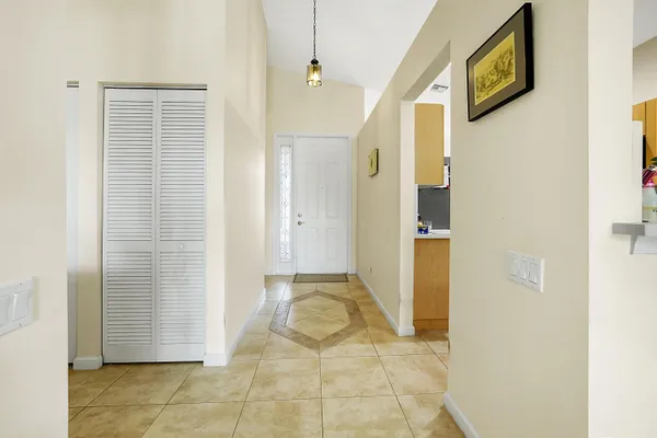 Property Slideshow image 3 of 35 | 390 nw breezy point loop, Port St Lucie, FL, 34986