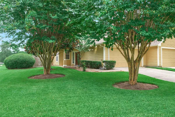 Property Slideshow image 2 of 32 | 50 greenwich pl, Conroe, TX, 77384