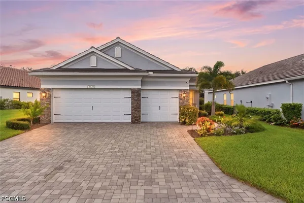 Property Slideshow image 2 of 50 | 3121 heritage pines dr, Fort Myers, FL, 33905