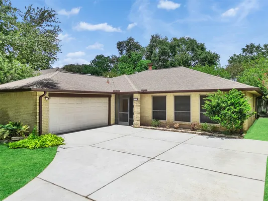 Property Slideshow image 3 of 48 | 2819 poplar creek ln, Pearland, TX, 77584