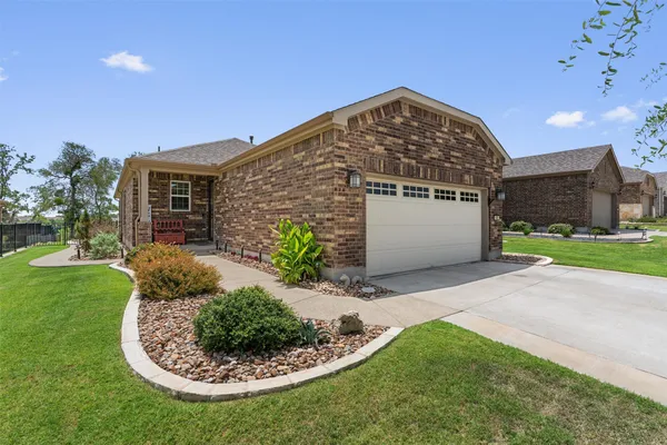 Property Slideshow image 2 of 33 | 408 yorktown st, Georgetown, TX, 78633