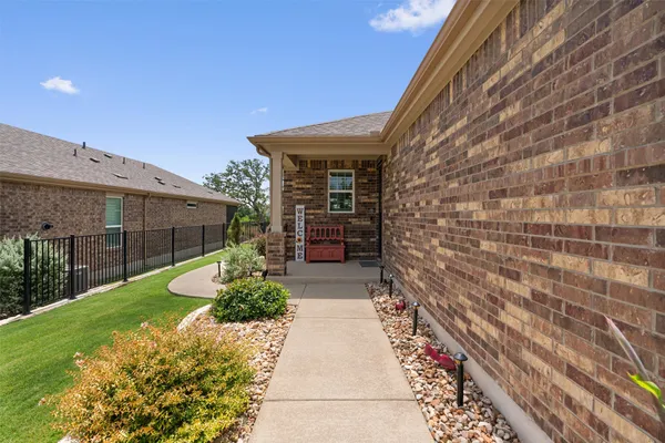 Property Slideshow image 3 of 33 | 408 yorktown st, Georgetown, TX, 78633