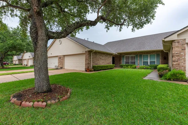 Property Slideshow image 2 of 42 | 3535 teakwood dr, Pearland, TX, 77584