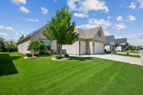 Property Slideshow image 2 of 40 | 9513 siltstone dr, Denton, TX, 76207