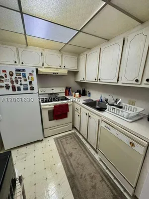 Property Slideshow image 3 of 11 | 568 n mansfield n 568, Boca Raton, FL, 33434