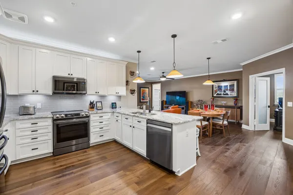 Property Slideshow image 2 of 28 | 1735 wittington pl 3207, Farmers Branch, TX, 75234