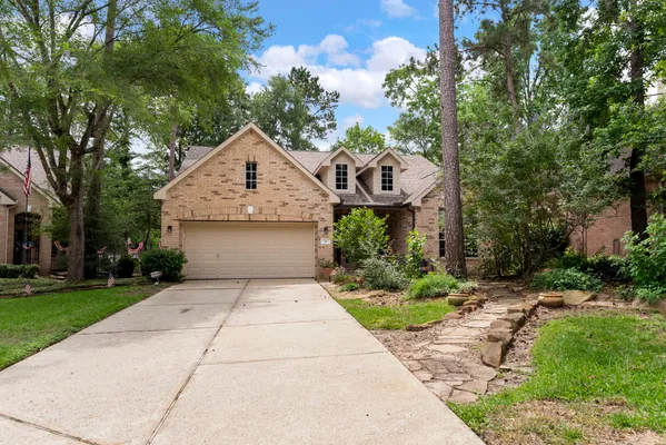 Property Slideshow image 2 of 35 | 74 shannon green ct, The Woodlands, TX, 77384