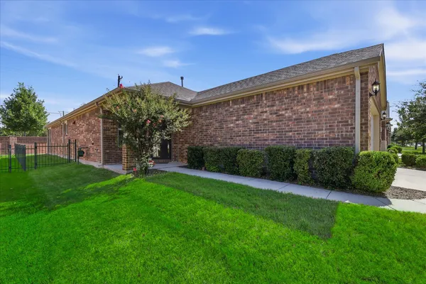 Property Slideshow image 2 of 40 | 2090 marsh point dr, Frisco, TX, 75036