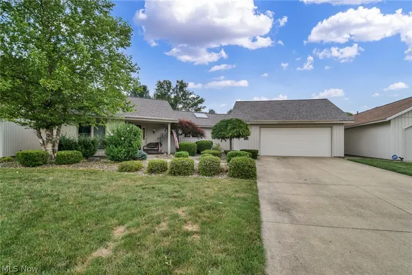 Property Slideshow image 3 of 50 | 32668 deerspring ct, North Ridgeville, OH, 44039