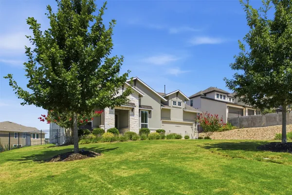 Property Slideshow image 3 of 40 | 113 corbin ave 7, Georgetown, TX, 78628