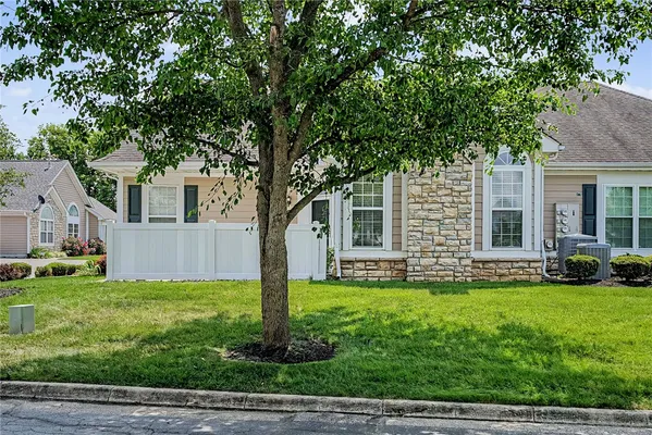 Property Slideshow image 2 of 37 | 4694 cobblestone dr, Huber Heights, OH, 45371