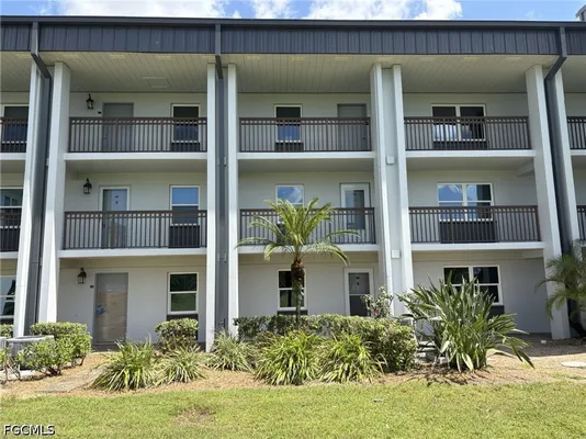 Property Slideshow image 3 of 29 | 1740 pine valley dr 115, Fort Myers, FL, 33907